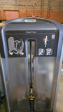  Athlete performing a chest press workout on the Precor Discovery Series DSL0404 to demonstrate converging motion.